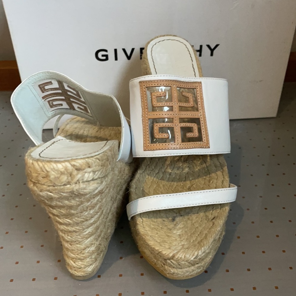 Givenchy - Picture 6 of 10